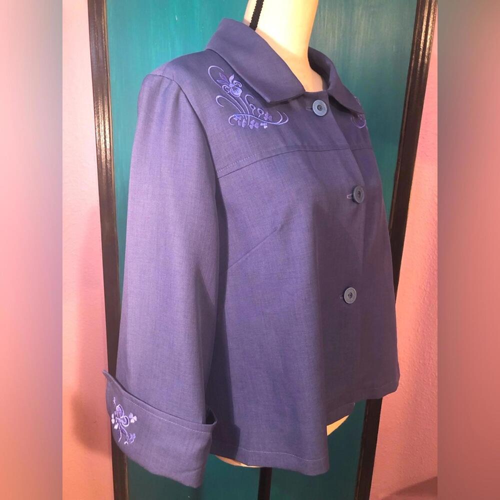 Vintage Embroidered 3/4 Sleeve Chunky Button Coat - Picture 2 of 9